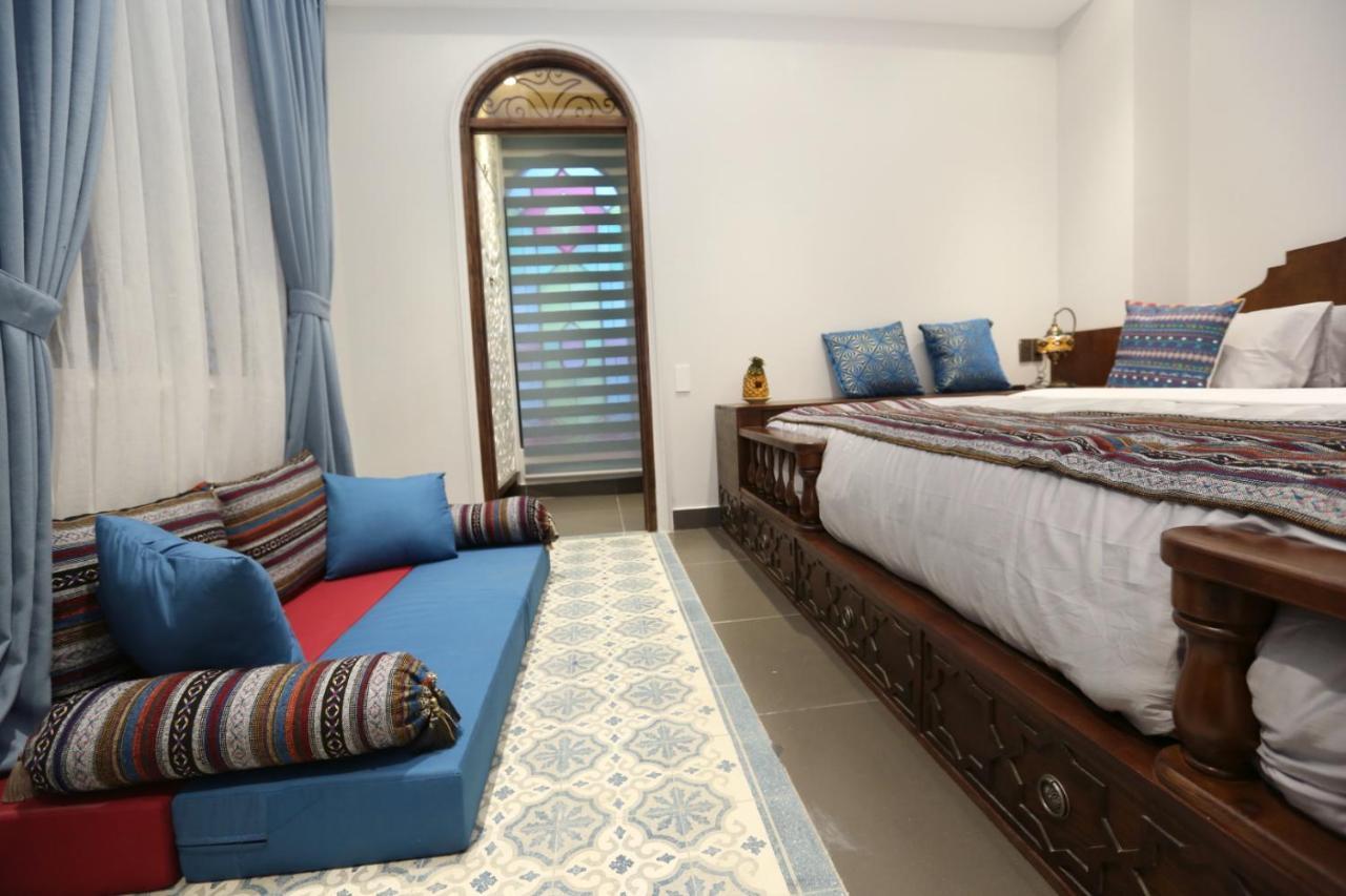 Aquarizon Boutique Hostel & City Bar Ho Chi Minh City Bagian luar foto