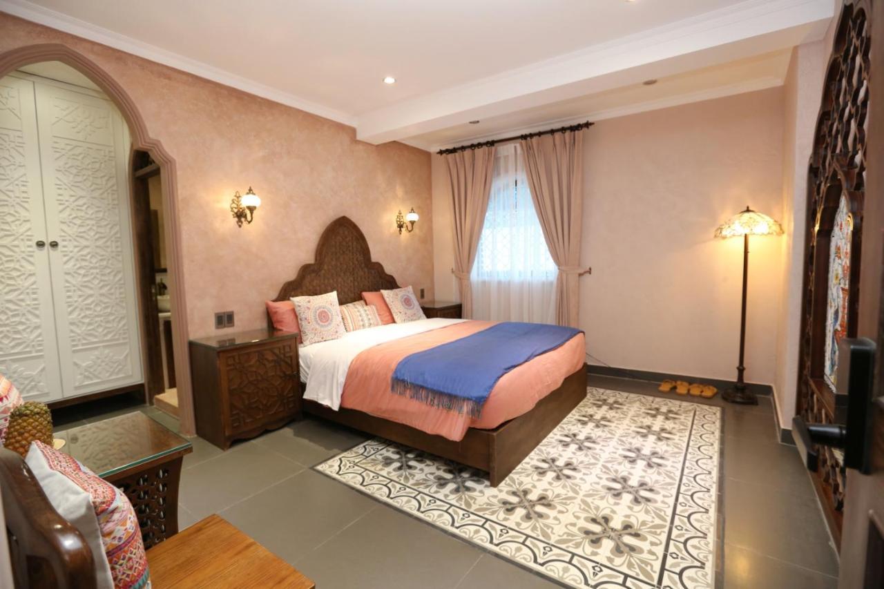 Aquarizon Boutique Hostel & City Bar Ho Chi Minh City Bagian luar foto