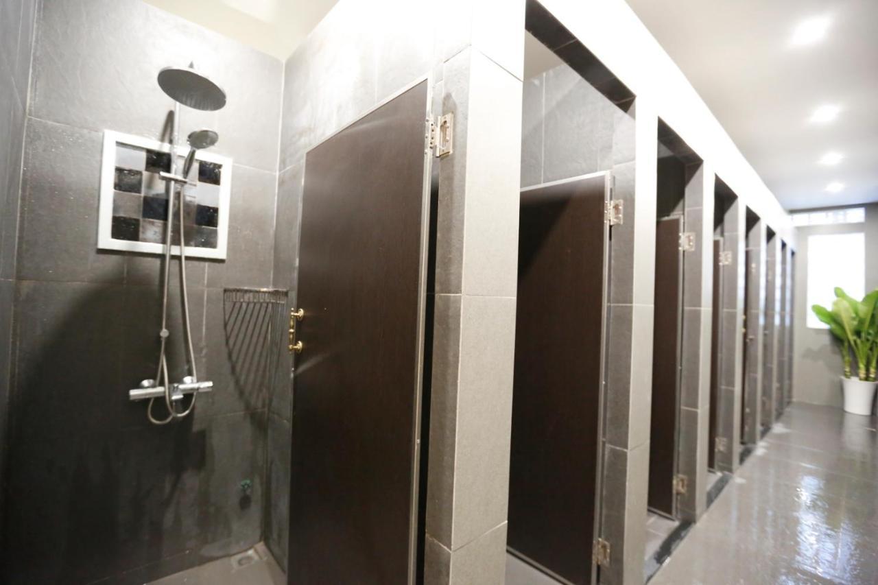 Aquarizon Boutique Hostel & City Bar Ho Chi Minh City Bagian luar foto