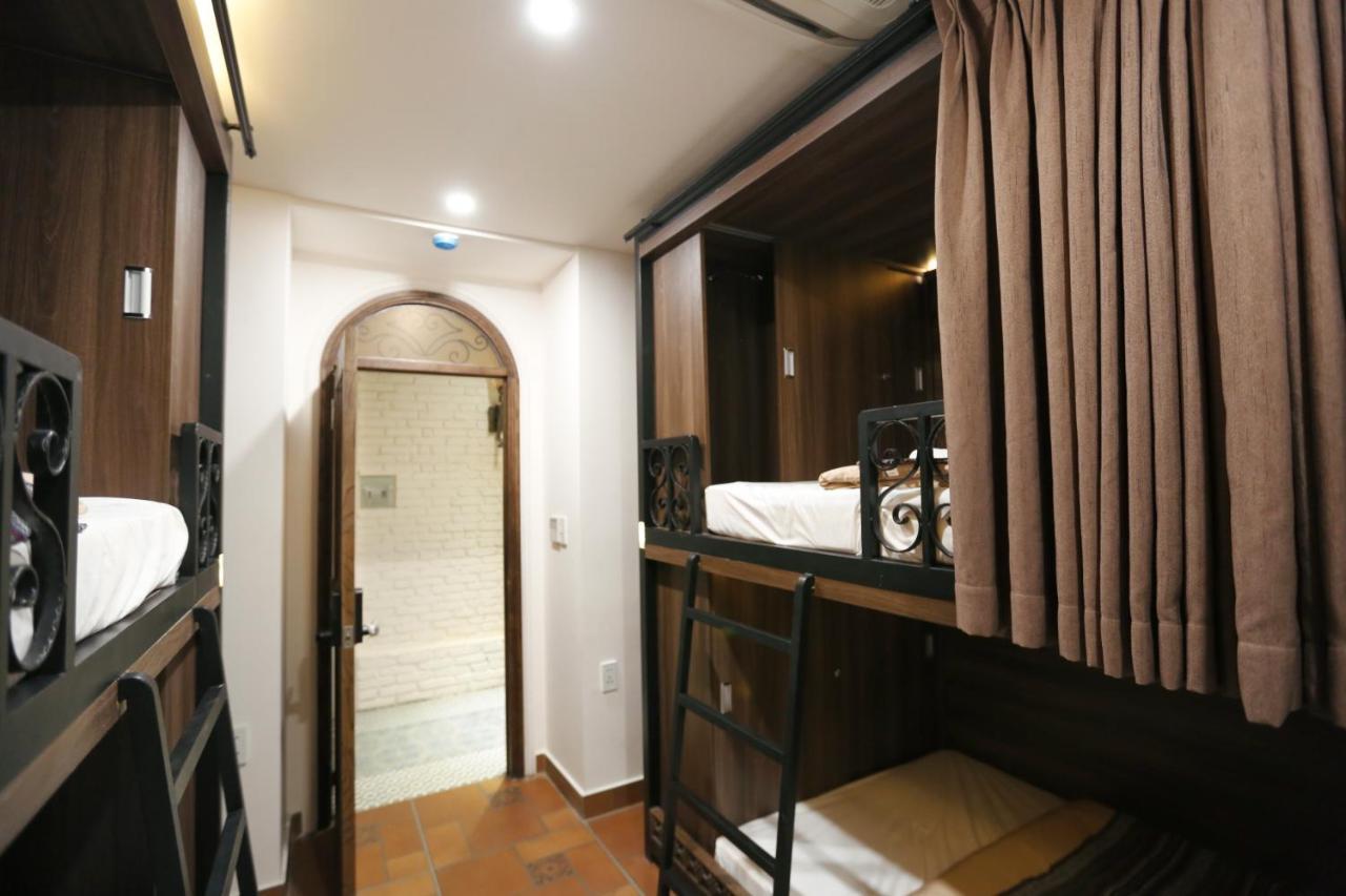 Aquarizon Boutique Hostel & City Bar Ho Chi Minh City Bagian luar foto