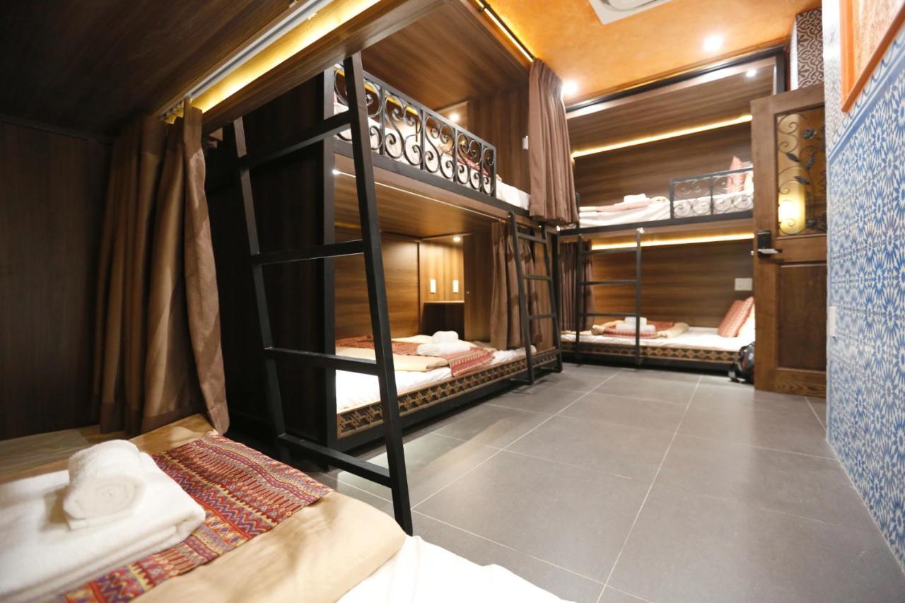 Aquarizon Boutique Hostel & City Bar Ho Chi Minh City Bagian luar foto