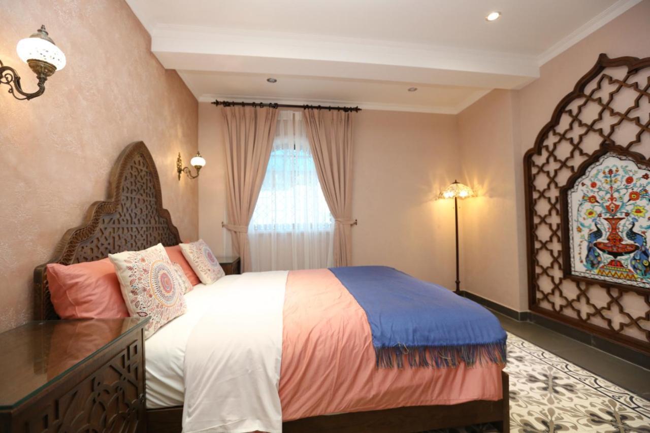 Aquarizon Boutique Hostel & City Bar Ho Chi Minh City Bagian luar foto