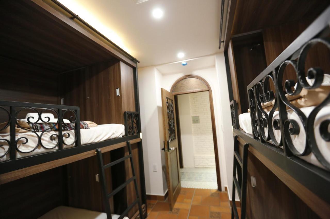 Aquarizon Boutique Hostel & City Bar Ho Chi Minh City Bagian luar foto