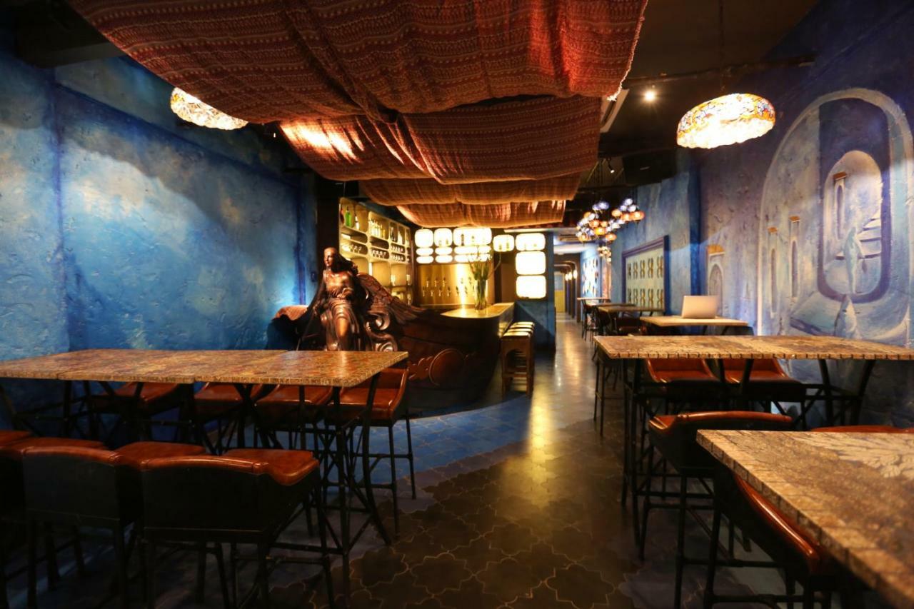 Aquarizon Boutique Hostel & City Bar Ho Chi Minh City Bagian luar foto